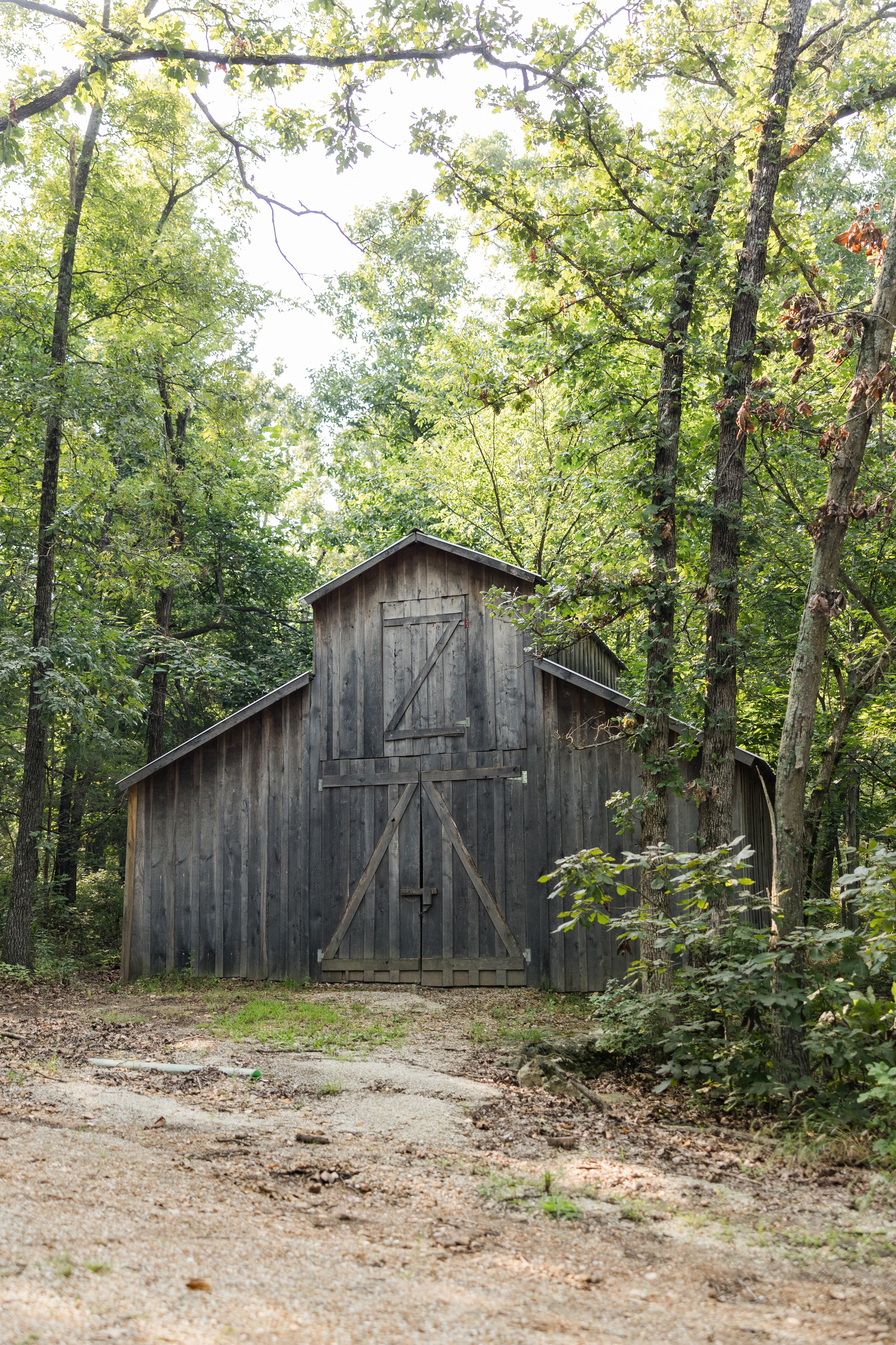 Rustic barn on the Cabins on the Pomme grounds